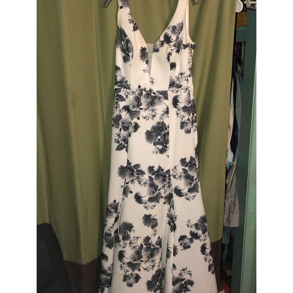 Dress - Picture 2 of 3